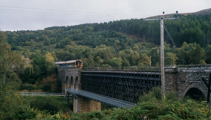 Class 158 on Shin Viaduct